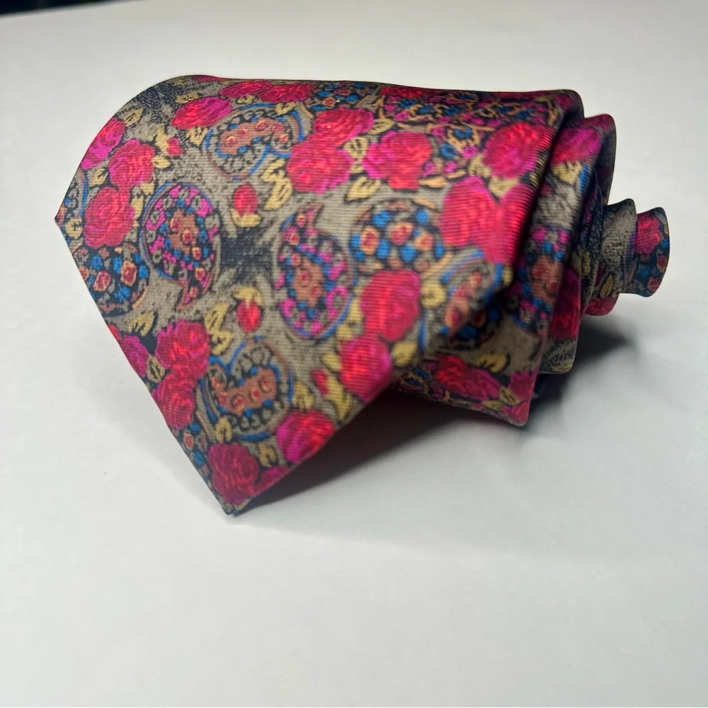 Luxury SAKS FIFTH AVENUE Exclusive Bold Red & Tan Floral All Silk Classic Tie